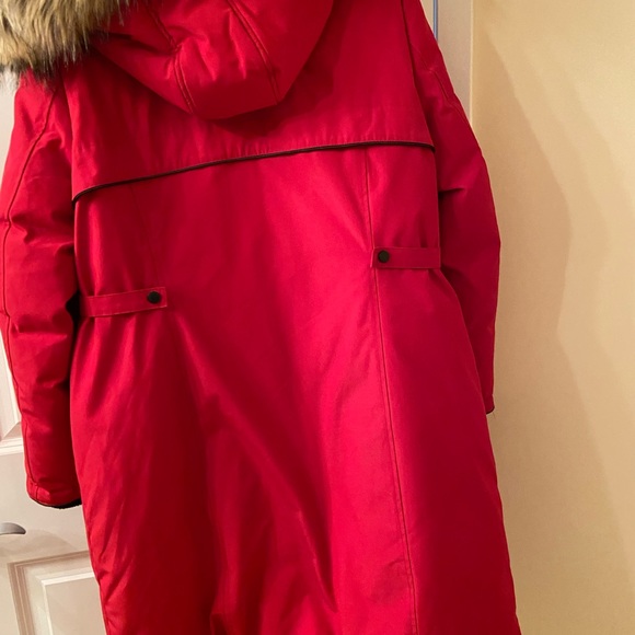 Very warm and beautiful red coat.  Size large - Picture 5 of 5